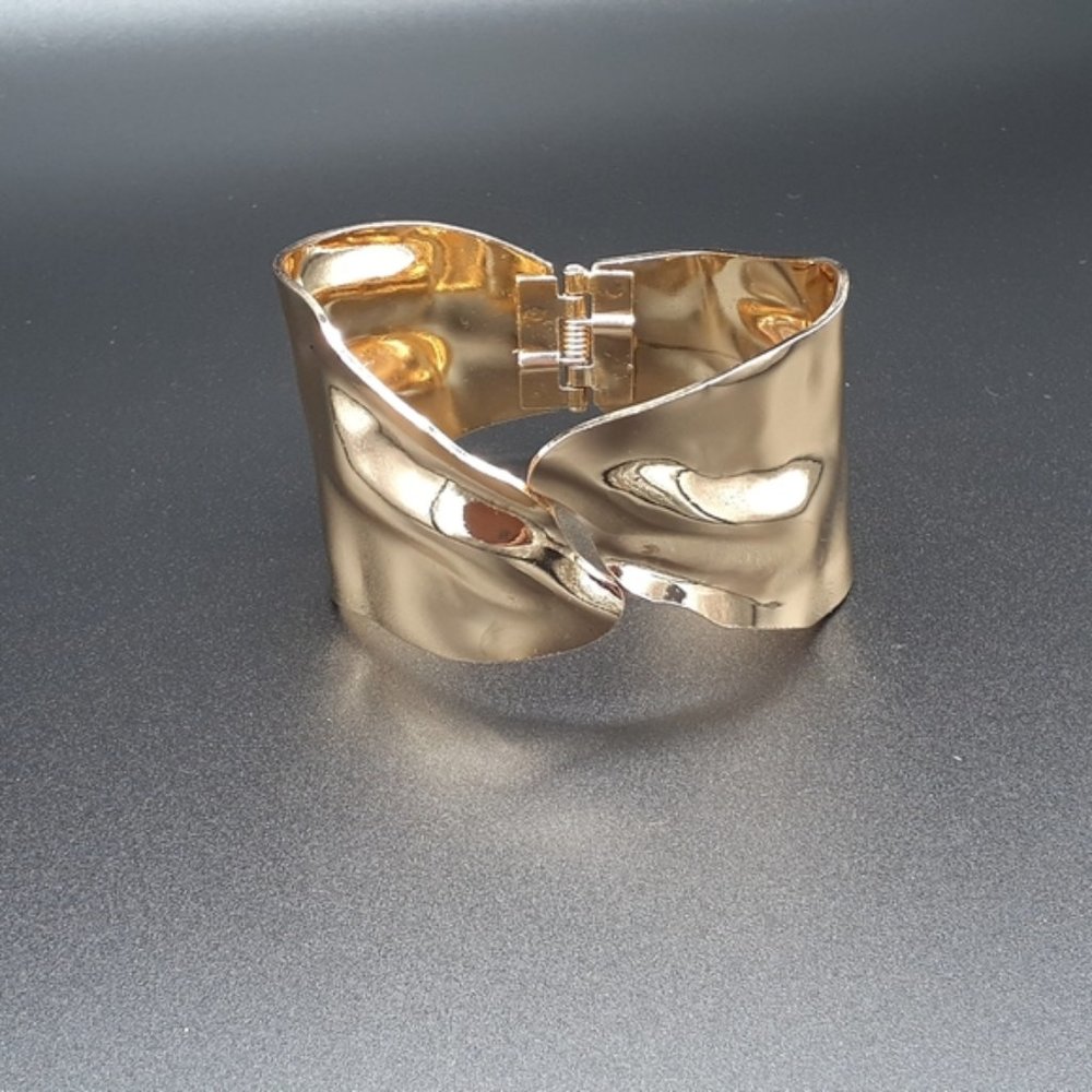 Gold Metal Textured Oval Hinged Bracelet NWOT